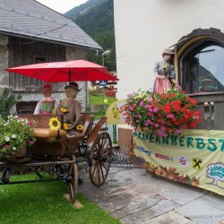 Bauernherbst Figuren beim Gasthaus Bäckerwirt in Bad Gastein