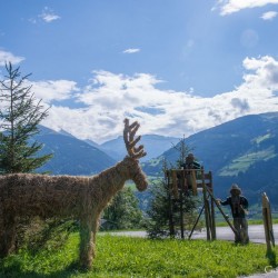 Bauernherbst Figuren beim Grubhof in Bad Hofgastein