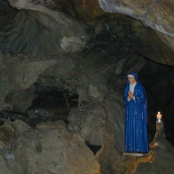 Madonna in der Höhle