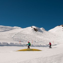 Skipiste mit Elemente Schnecke, Brücke und Tunnel