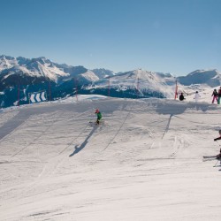 Skipiste mit Elemente Schnecke, Brücke und Tunnel