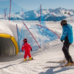 Skipiste mit Elemente Schnecke, Brücke und Tunnel