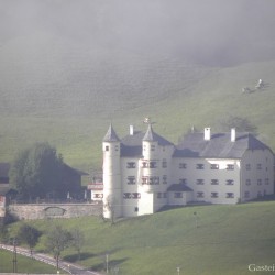 Das Weitmoserschlössl im Nebel