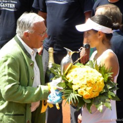 TVB-Obmann Werner Pflaum gratuliert Ioana Raluca Olaru