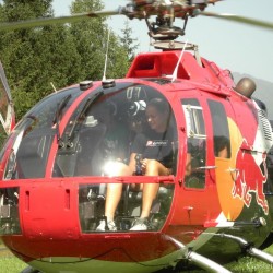 Anna-Lena Grönefeld im Red Bull Helicopter