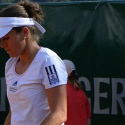 Yvonne Meusburger (AUT) vs. Anabel Medina Garrigues (ESP)