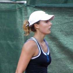 Alize Cornet (FRA) vs. Arantxa Rus (NED)