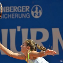 Karin Knapp (ITA) vs. Annika Beck (GER)  Foto: Gerhard Michel