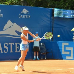 Andrea Hlavackova (CZE) vs. Yvonne Meusburger (AUT)   Foto: Gerhard Michel
