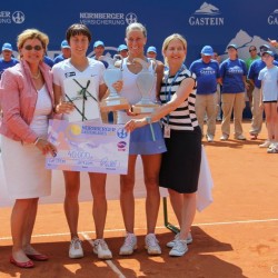 Andrea Hlavackova (CZE) vs. Yvonne Meusburger (AUT)   Foto: Gerhard Michel