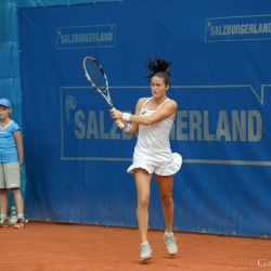 Lara ARRUABARRENA (ESP) vs. Lucie HRADECKA (CZE)