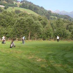 die letzten Uebungsputts am Puttinggreen