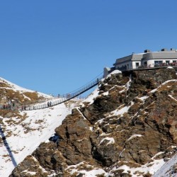 Senderbahn, Sender, Hängebrücke und Bergrestaurant