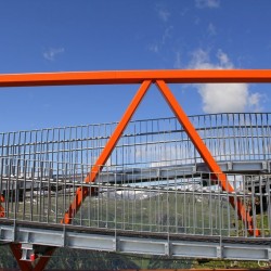 Aufgang zur Hängebrücke und Terrasse