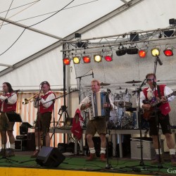 Die Dorfer im Festzelt Badbruck