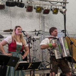 Bergwelt Schwung im Festzelt Badbruck