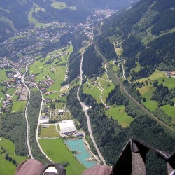 Flug entlang der Erlengrundstrasse