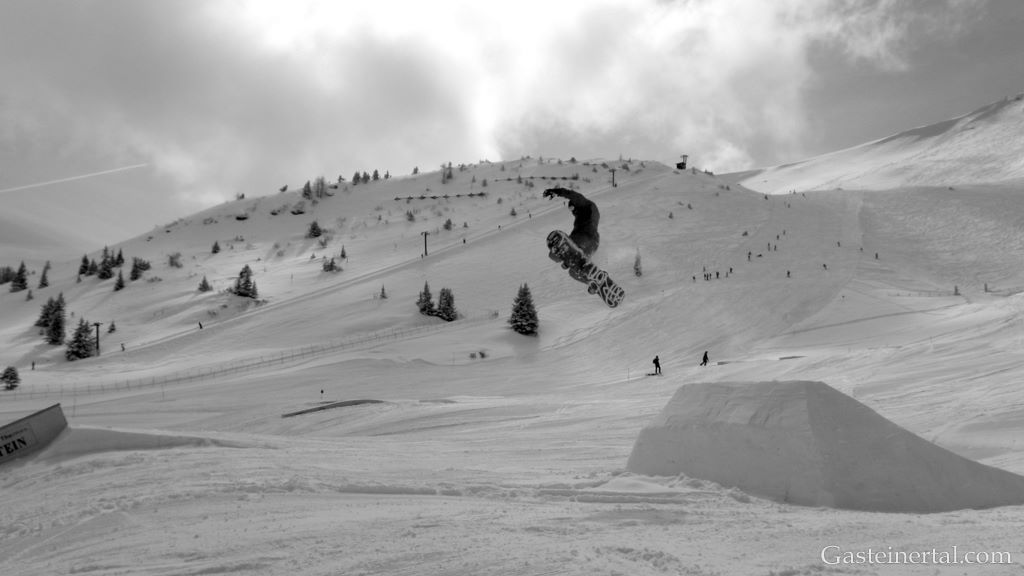 <Snowpark - black and white
