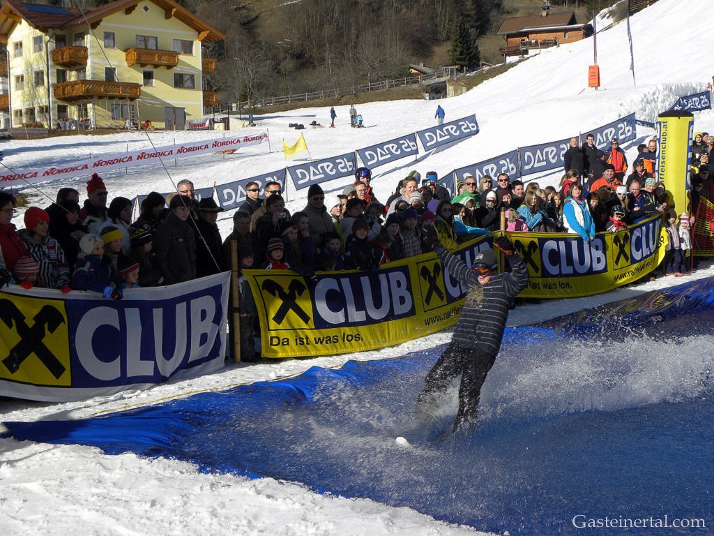 <SnowXcross Dorfgastein: waterslide contest