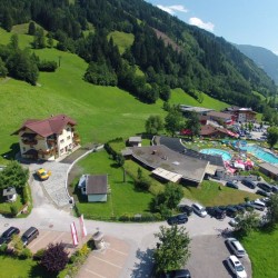 Herrlicher Sommertag im Dorfgasteiner Schwimmbad