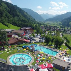 Herrlicher Sommertag im Dorfgasteiner Schwimmbad