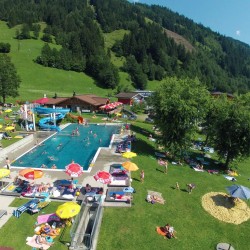 Herrlicher Sommertag im Dorfgasteiner Schwimmbad