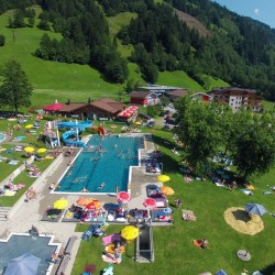 Herrlicher Sommertag im Dorfgasteiner Schwimmbad