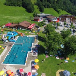 Herrlicher Sommertag im Dorfgasteiner Schwimmbad