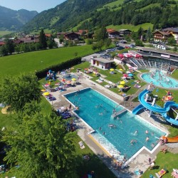 Herrlicher Sommertag im Dorfgasteiner Schwimmbad