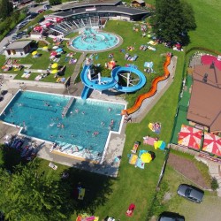 Herrlicher Sommertag im Dorfgasteiner Schwimmbad