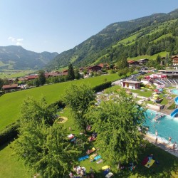 Herrlicher Sommertag im Dorfgasteiner Schwimmbad
