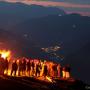 Berge in Flammen - Sonnwendfeuerbrennen