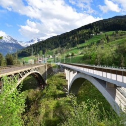 Alte und neue Angertalbrücke