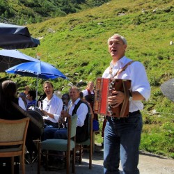 Manfred Brunner spielt auf